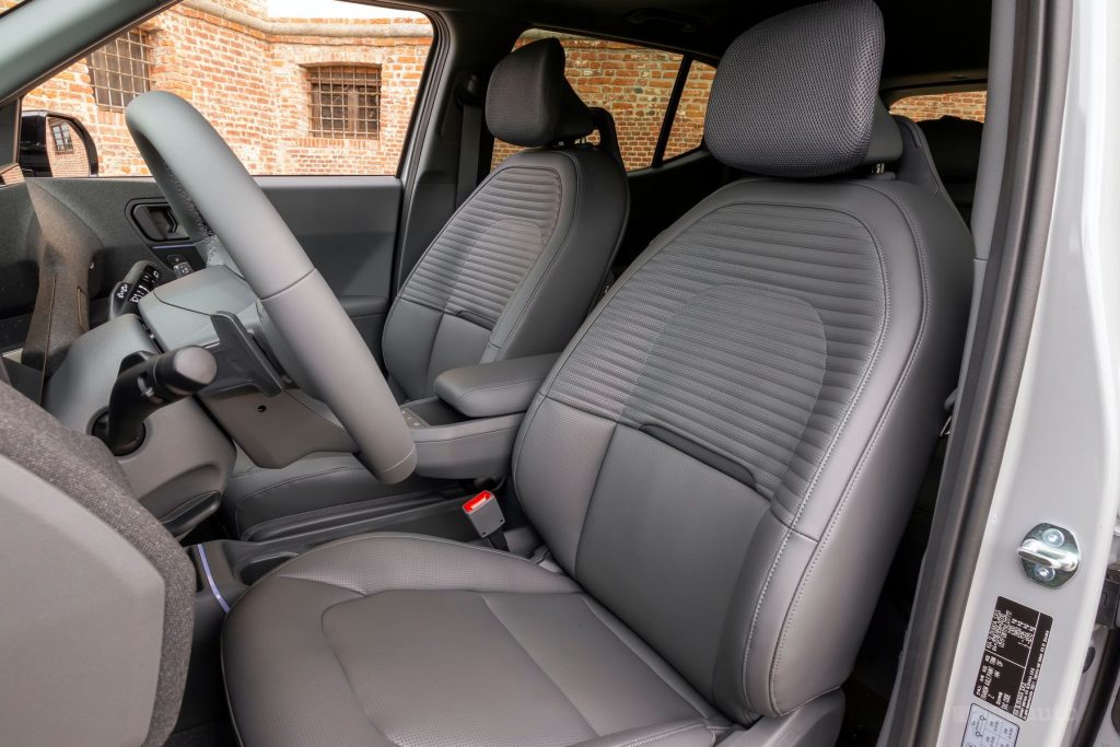 Kia EV2 Black-Line sedili anteriori