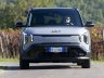 Kia EV2 Black-Line su strada