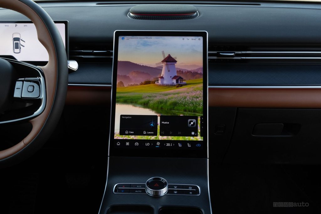 Lepas L8 display infotainment verticale da 13,2"