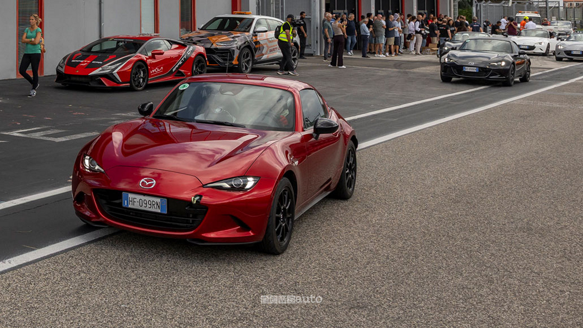 Mazda MX-5 2027, come va la spider rinnovata