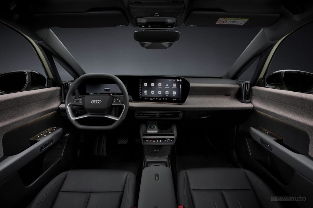 Audi A2 e-tron plancia abitacolo