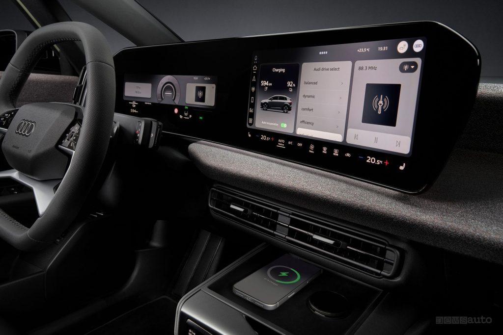 Audi A2 e-tron display infotainment da 12,8"