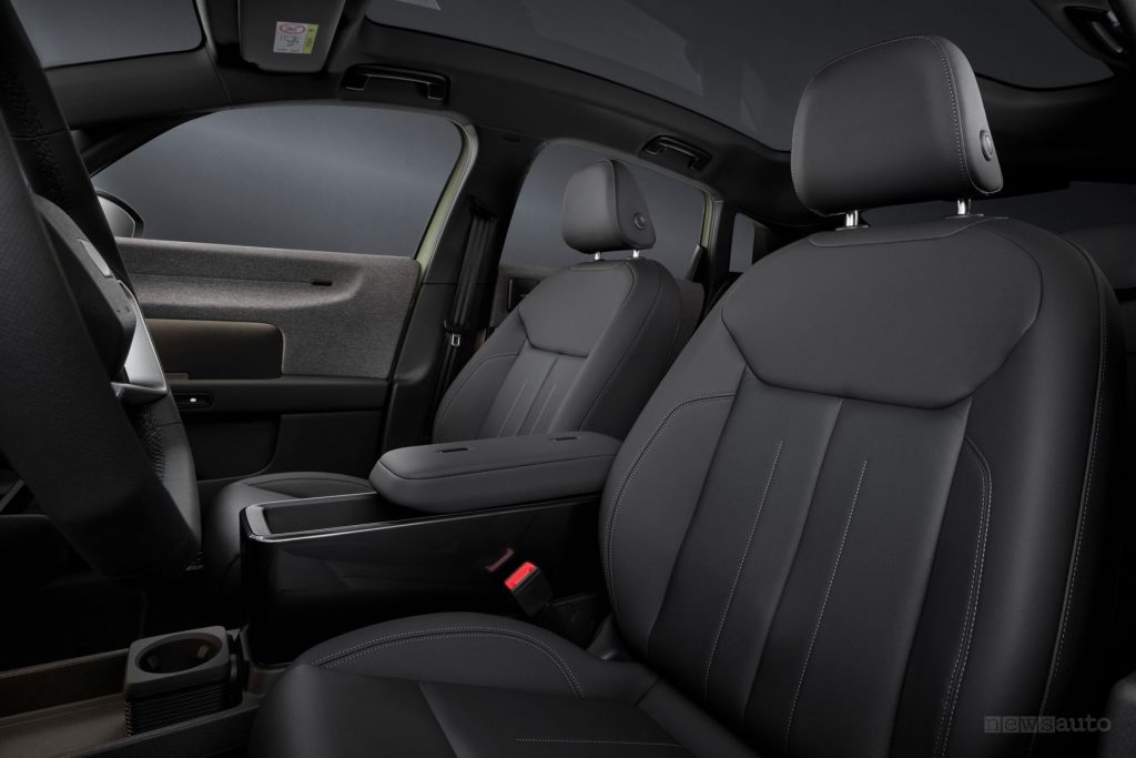 Audi A2 e-tron sedili anteriori