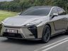 Nuova Lexus ES 300h su strada
