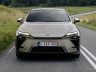 Nuova Lexus ES 300h su strada