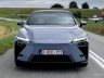 Nuova Lexus ES 350e su strada
