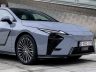 Nuova Lexus ES 350e frontale, firma luminosa anteriore
