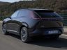 Mazda CX-6e, Nightfall Violet su strada