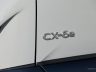 Mazda CX-6e, Aero Grey logo portellone posteriore