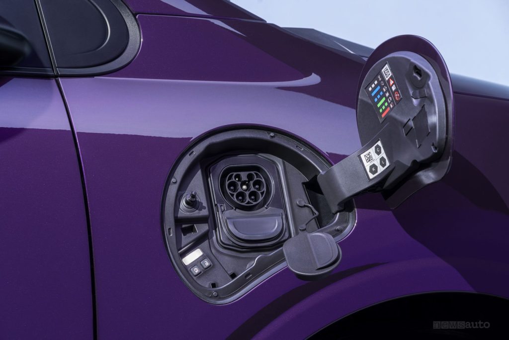 Nissan Pixo vano per la ricarica AC/DC