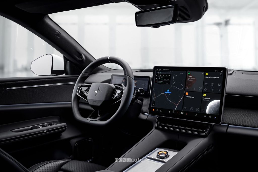 Polestar 4 SUV plancia abitacolo
