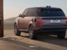 Range Rover Electric in ricarica
