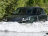 Range Rover Electric guado in off road