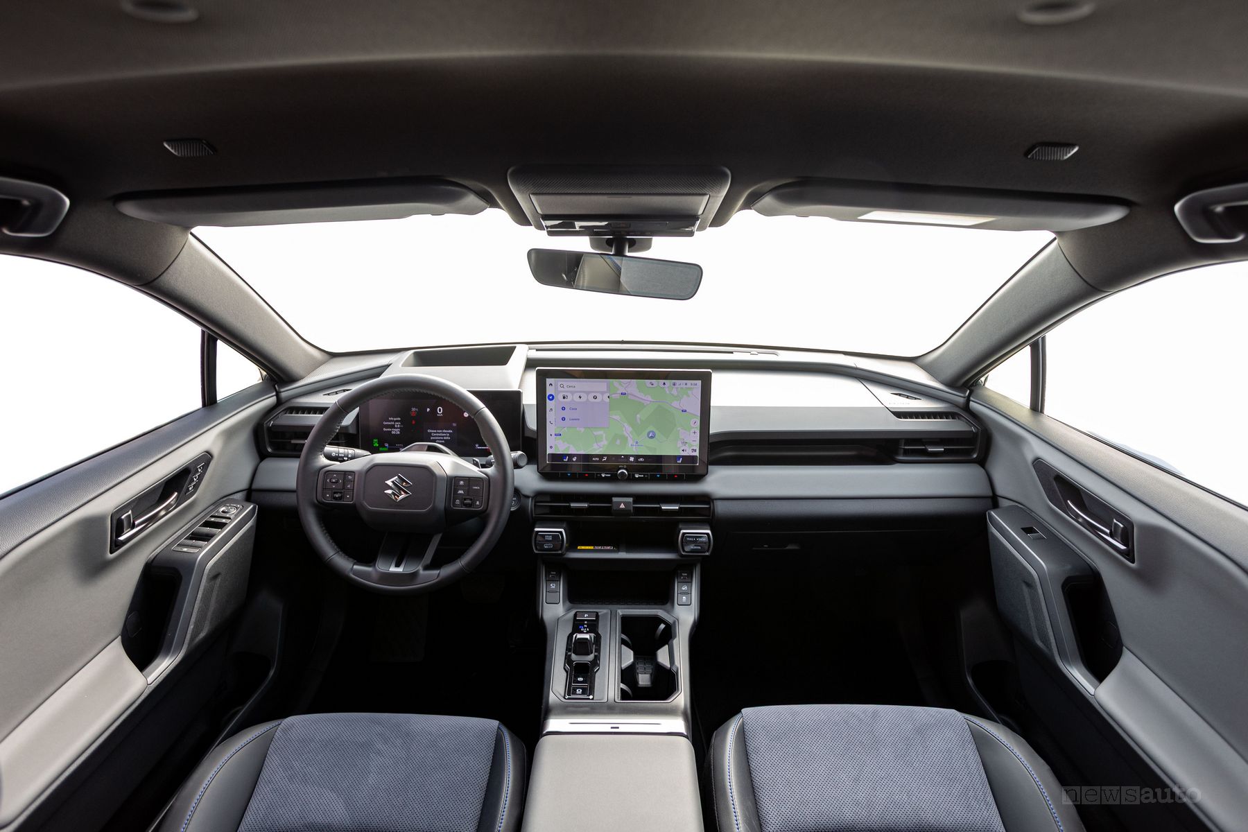 Nuova Suzuki Across plug-in Hybrid plancia abitacolo
