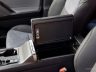Nuova Suzuki Across plug-in Hybrid vano nel bracciolo centrale