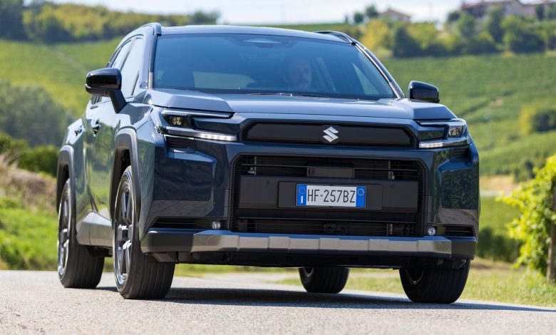 Nuova Suzuki Across plug-in Hybrid su strada