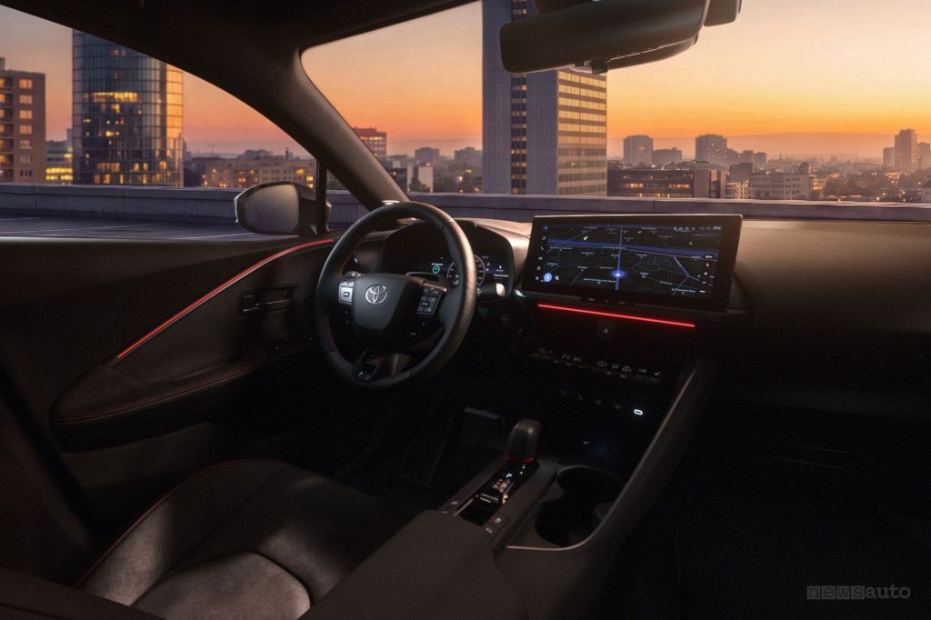 Toyota C-HR GR Sport 2027 plancia abitacolo