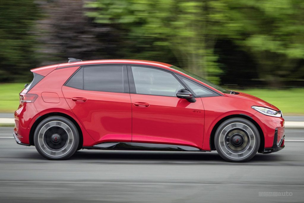 Volkswagen ID.3 GTI su strada