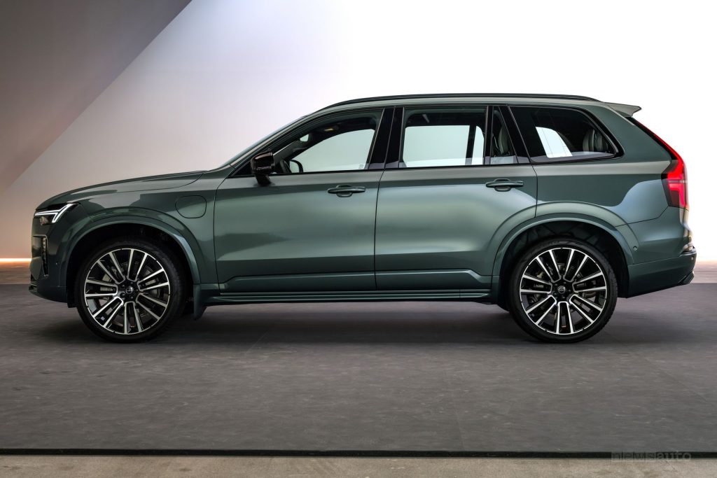 Nuova Volvo XC90 2027 laterale