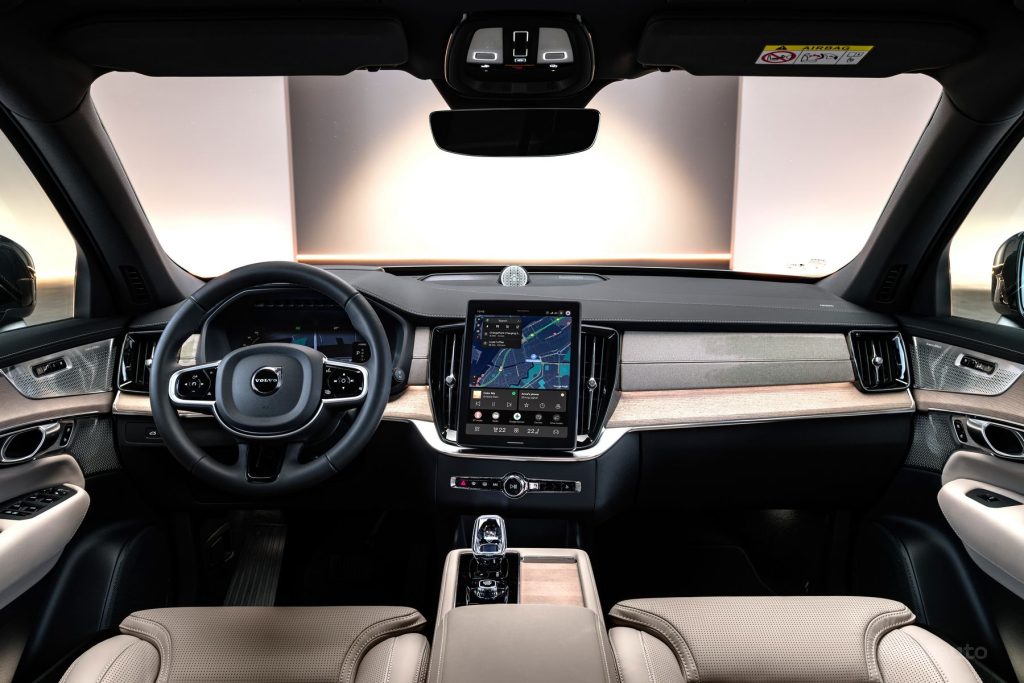 Nuova Volvo XC90 2027 plancia abitacolo