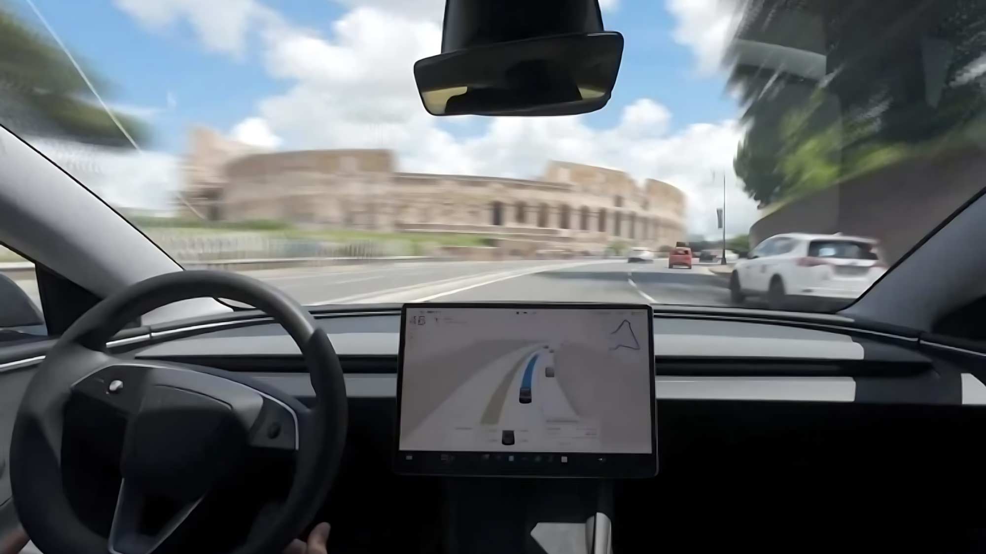 Tesla FSD a macchia di leopardo in Europa: dilemma software