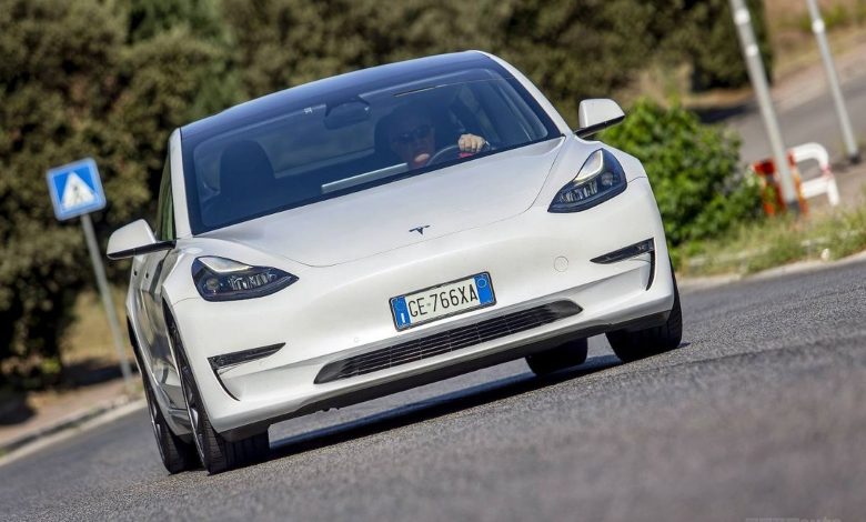Tesla Model 3 Dual Motor test su strada