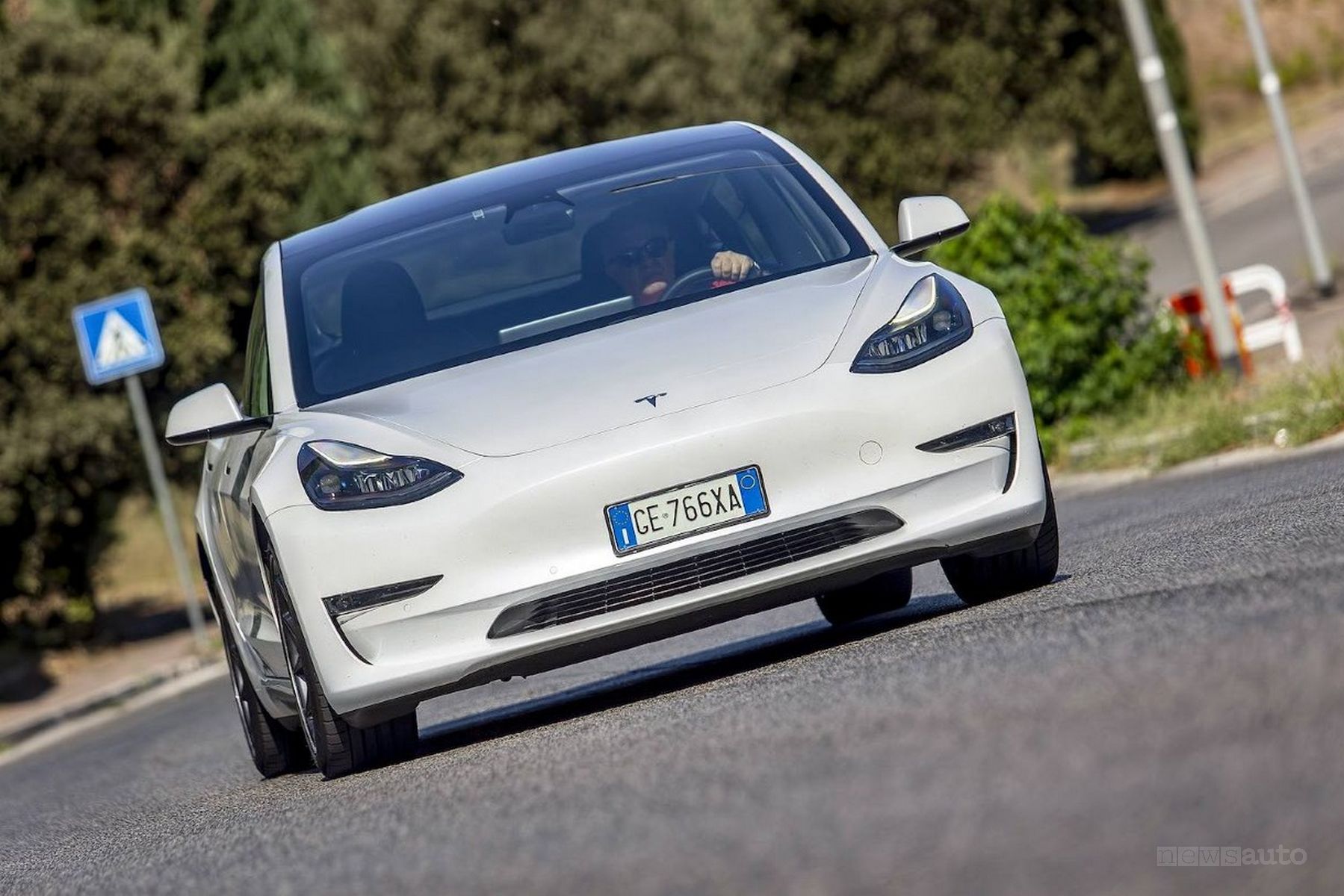 Tesla Model 3 Dual Motor test su strada
