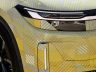 Faro anteriore della Volkswagen ID. Tiguan in livrea camouflage
