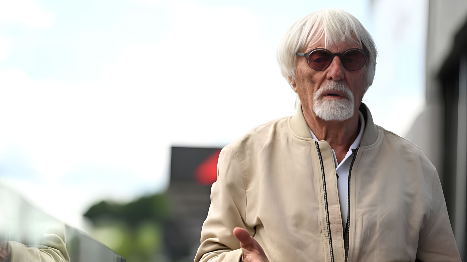 Bernie Ecclestone e il fucile “dimenticato”: il vecchio leone dell’F1 fermato in Portogallo