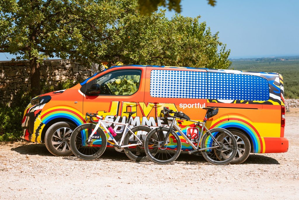 Fiat Ulysse utilizzato come veicolo di supporto al Jovagiro 2026