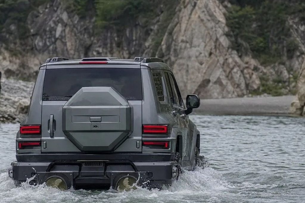 Geely Battleship 700 equipaggiato con due eliche posteriori