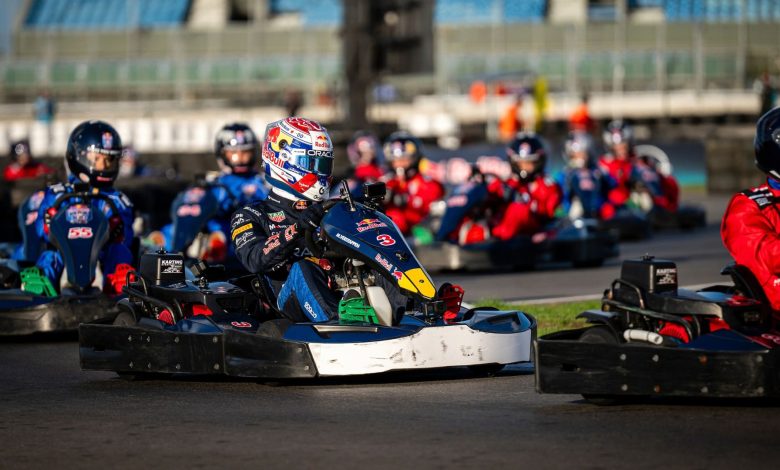 Max Verstappenb contro 100 go-kart sfida Red Bull