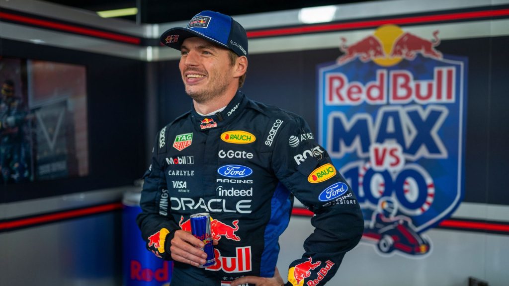 Max Verstappenb contro 100 go-kart sfida Red Bull a Silverstone