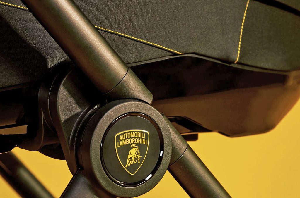 Il passeggino Lambo è riconoscibile da diversi elementi di gran classe