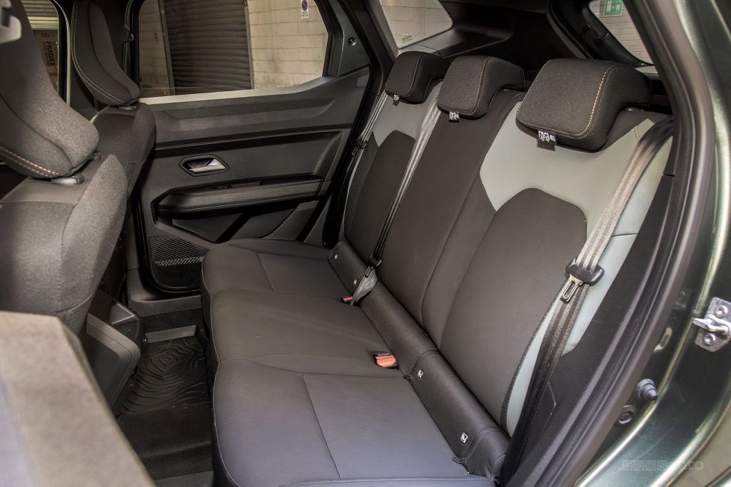 Dacia Duster Extreme Hybrid 155 sedili posteriori