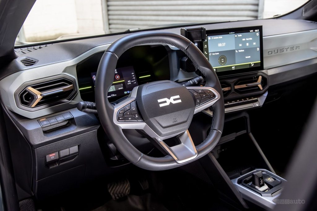 Dacia Duster Extreme Hybrid 155 volante abitacolo