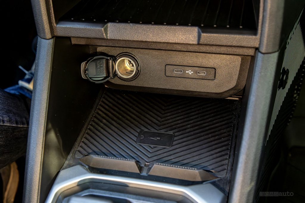 Dacia Duster Extreme Hybrid 155 prese USB-C, vano per la ricarica wireless