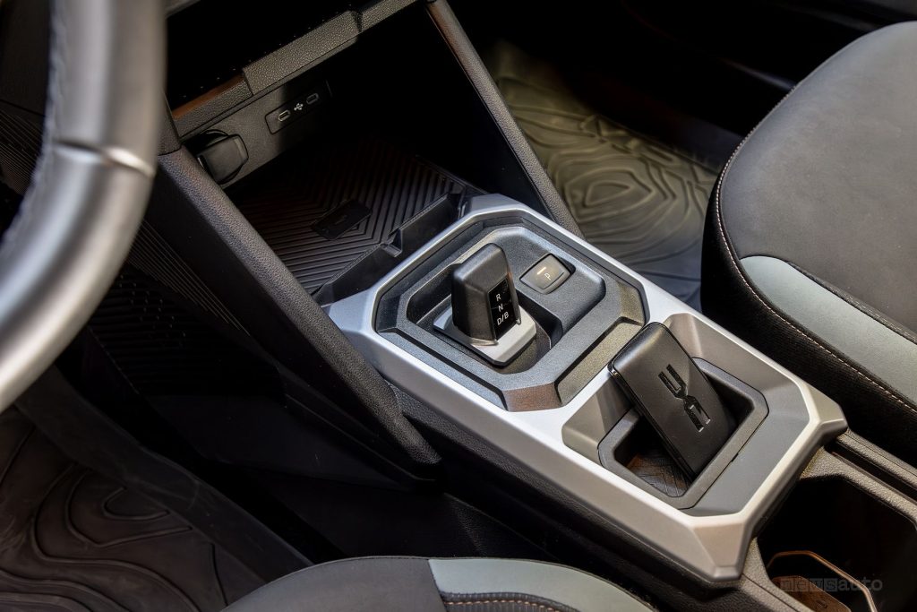 Dacia Duster Extreme Hybrid 155 console centrale