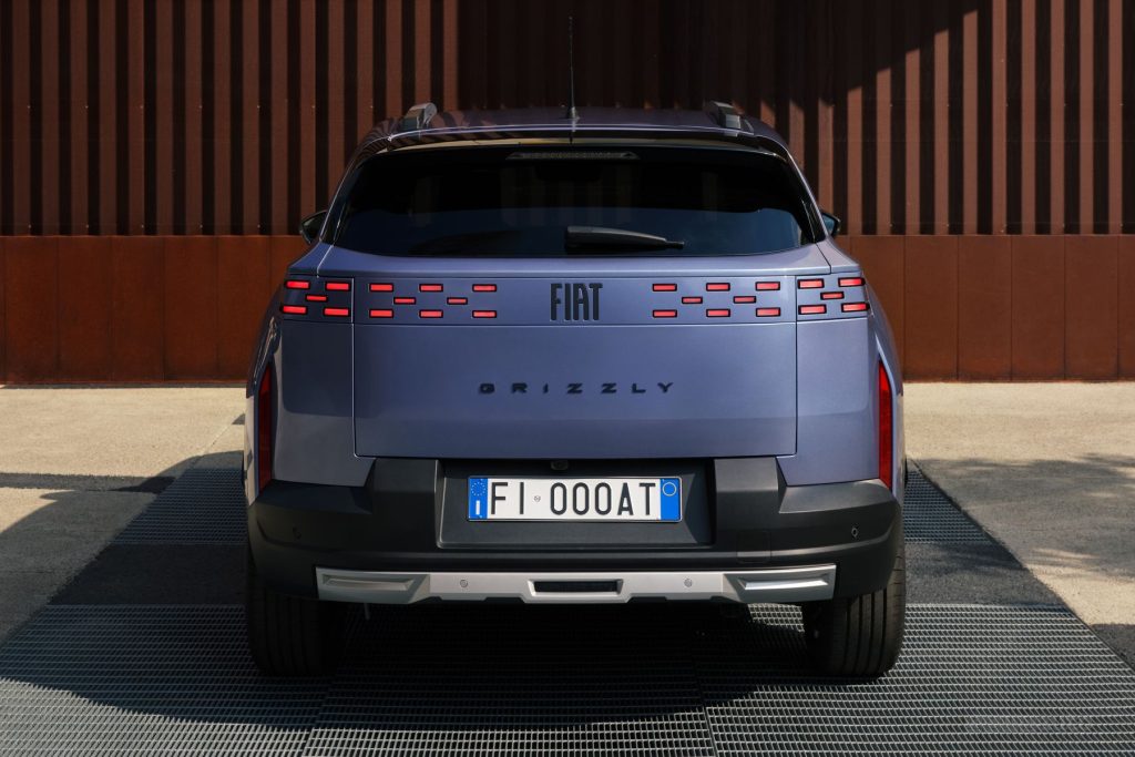 Fiat Grizzly posteriore, firma luminosa
