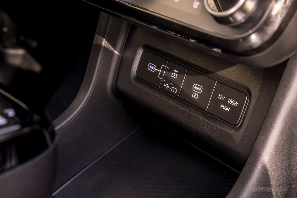 Hyundai Tucson Plug-in Hybrid Excellence prese USB-C sulla plancia