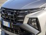 Hyundai Tucson Plug-in Hybrid Excellence griglia e fari anteriori