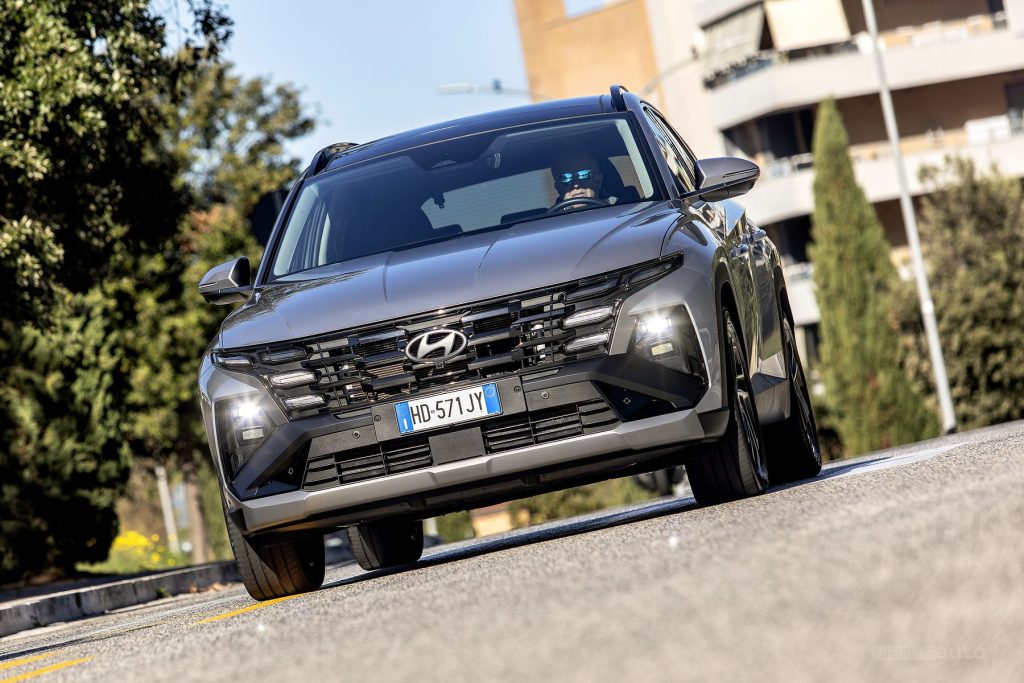 Hyundai Tucson Plug-in Hybrid Excellence test su strada