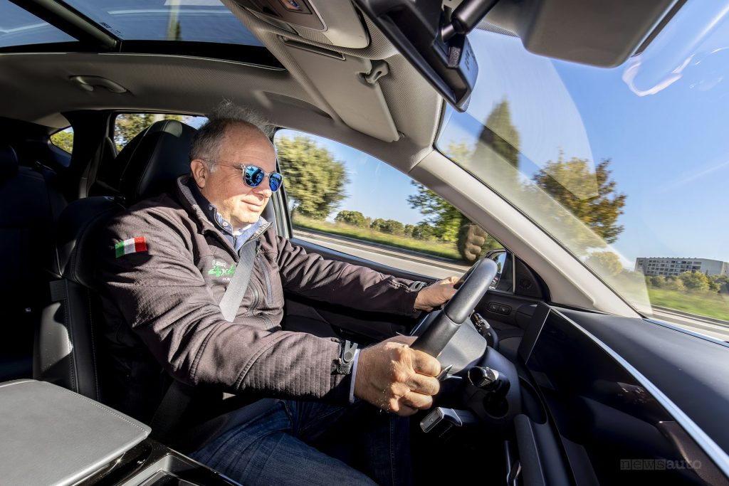 Giovanni Mancini alla guida della Hyundai Tucson Plug-in Hybrid Excellence