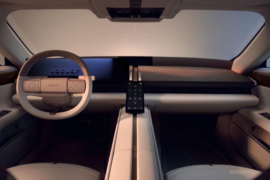 Jaguar Type 01 plancia abitacolo