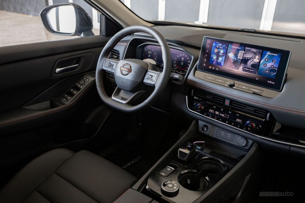 Nuova Nissan X-Trail plancia abitacolo