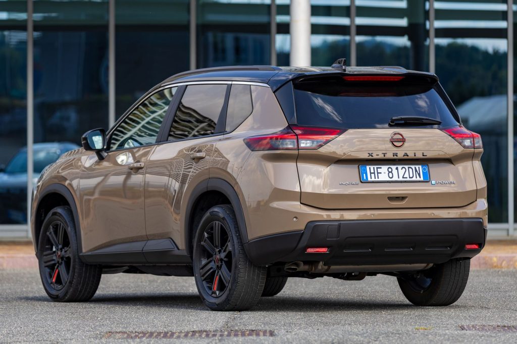 Nuova Nissan X-Trail N-Trek posteriore 3/4