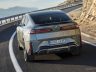 BMW iX4 50 xDrive su strada