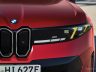BMW iX4 M60 xDrive griglia, telecamera e firma luminosa anteriore