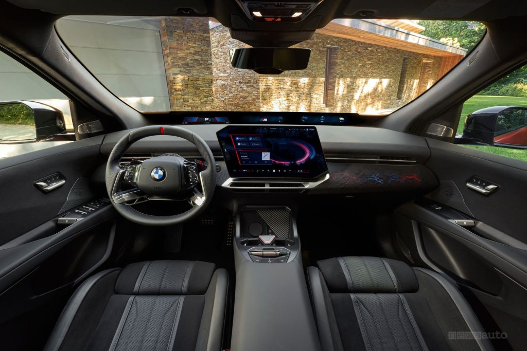 BMW iX4 M60 xDrive plancia abitacolo