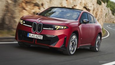 BMW iX4 M60 xDrive su strada